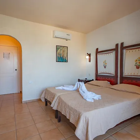 Hotel Lefkoniko & Icarus Apts