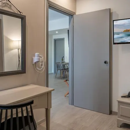 Hotel Lefkoniko & Icarus Apts 3*