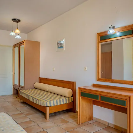 Lefkoniko & Icarus Apts Hotel 3*