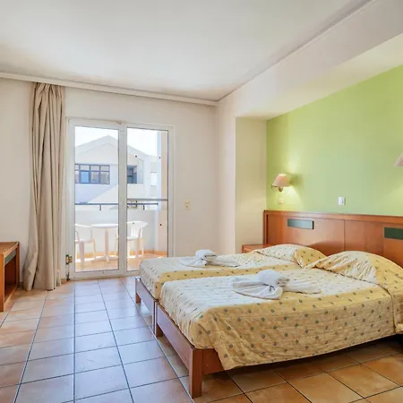 Hotel Lefkoniko & Icarus Apts 3*