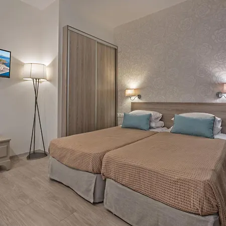 Hotel Lefkoniko & Icarus Apts