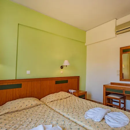 Hotel Lefkoniko & Icarus Apts 3*