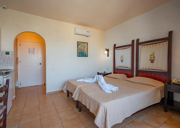 Hotel Lefkoniko & Bay