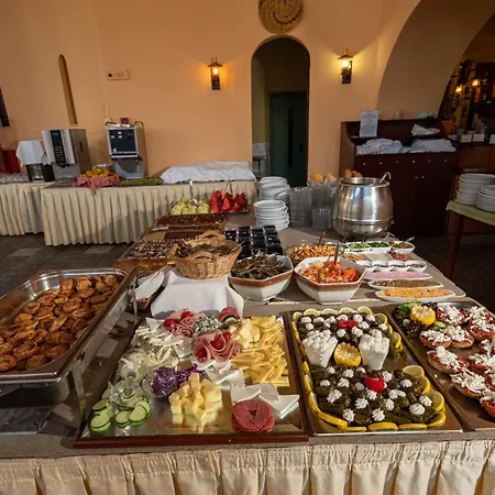 Lefkoniko & Bay Hotel