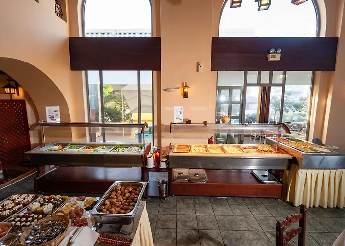 Otel Lefkoniko & Bay 3*