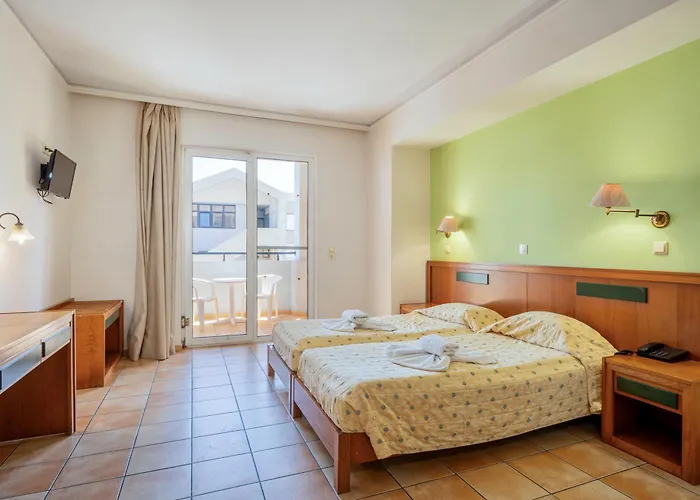 Otel Lefkoniko & Bay 3*