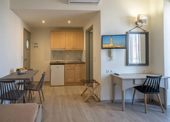 Lefkoniko & Bay Otel 3*