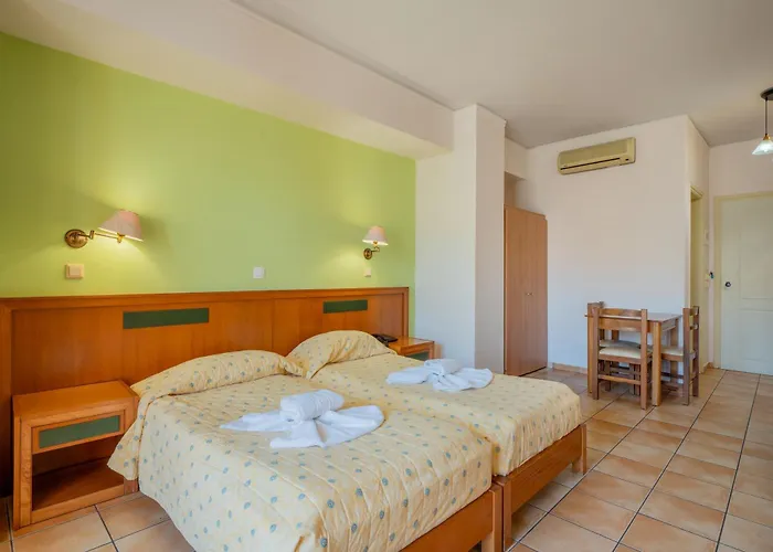 Lefkoniko & Bay Otel 3*