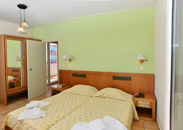 Lefkoniko & Bay 3* Resmo