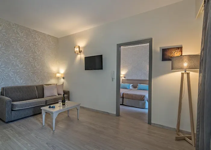 Lefkoniko & Bay Hotel 3*