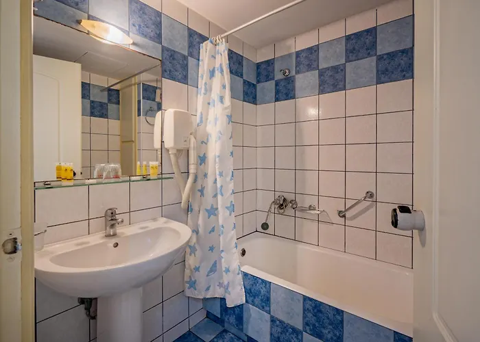 Lefkoniko & Bay Hotel 3*